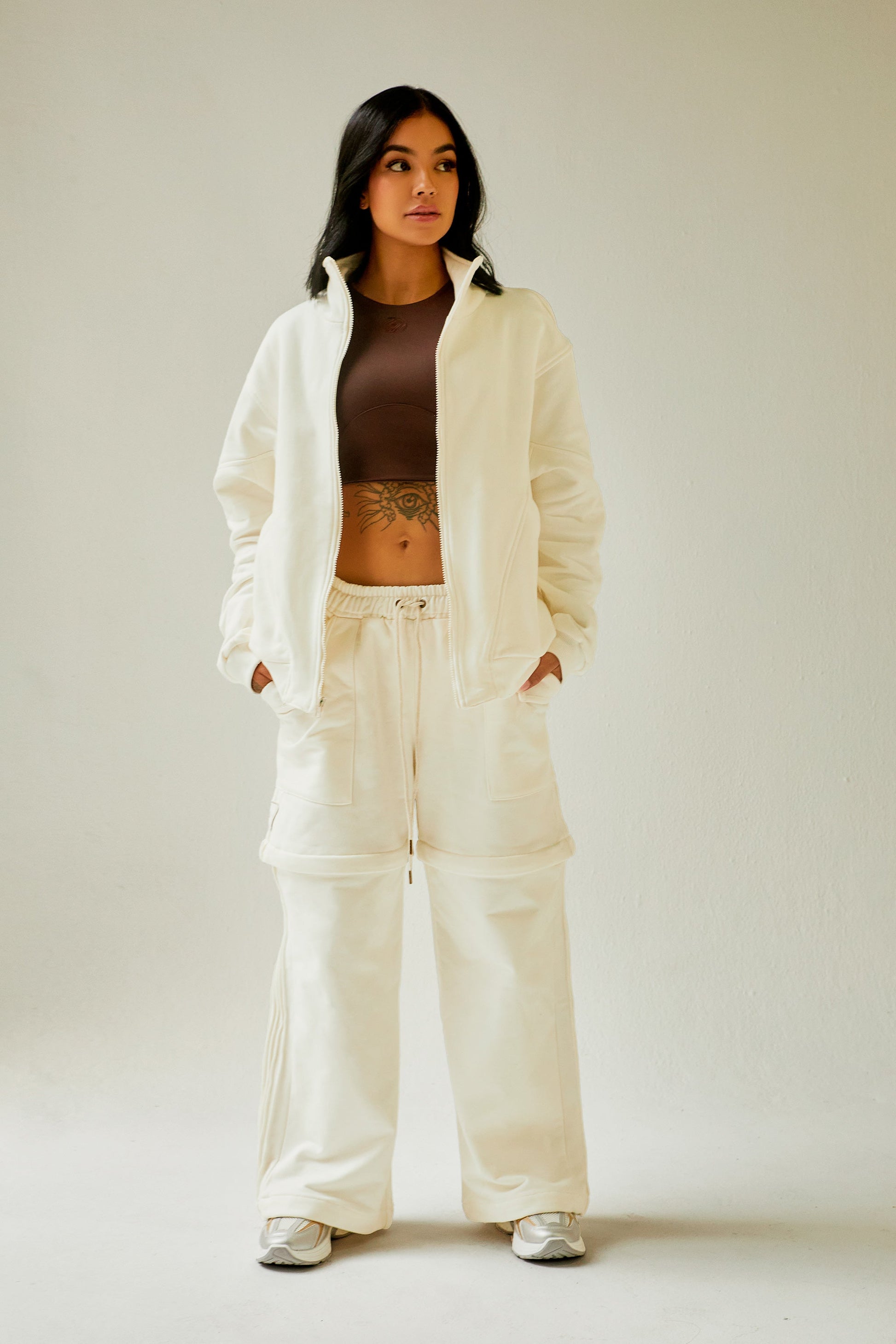 Buzo ivory con aplique en espalda Kavans