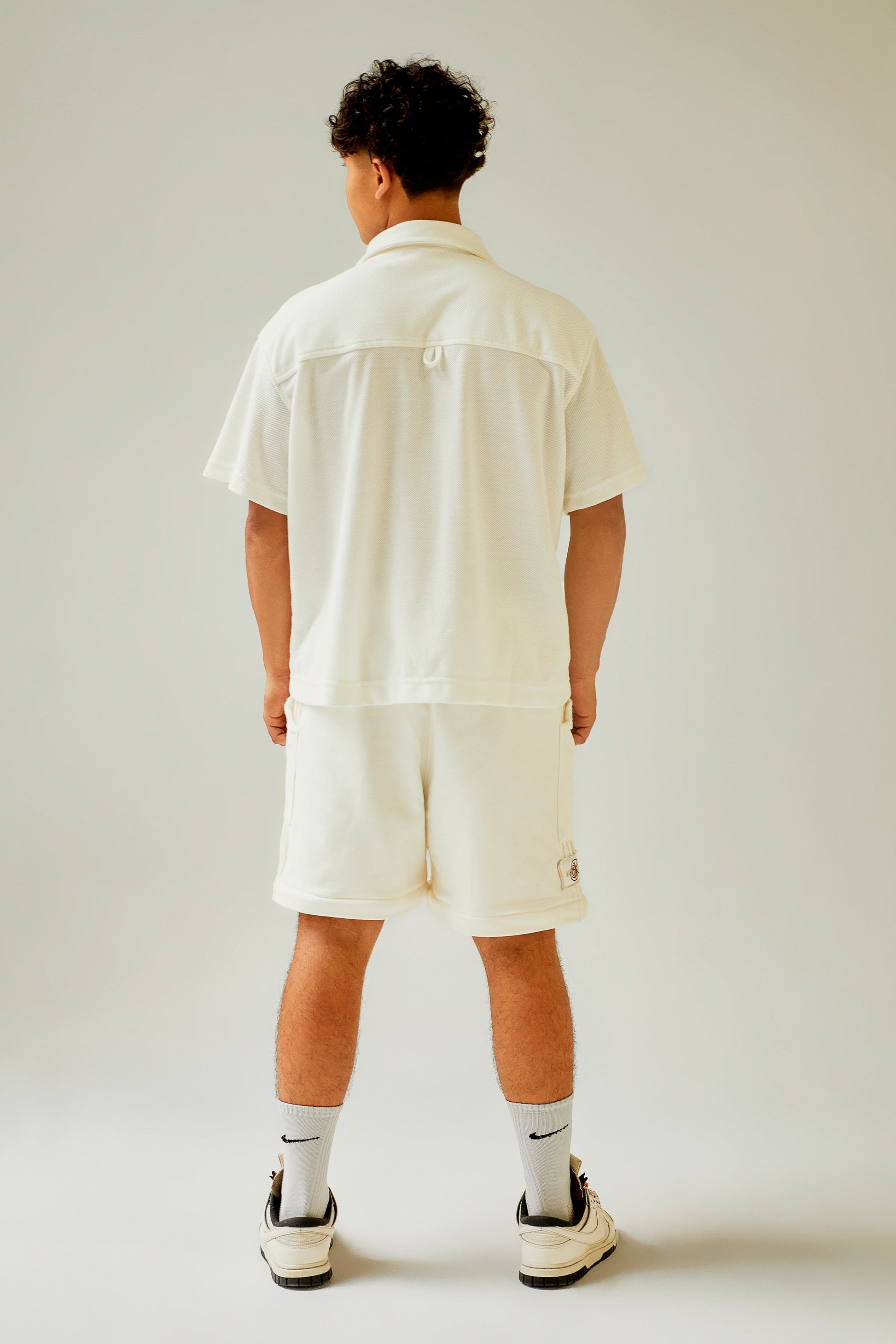 Camisa ivory manga corta con bolsillo bordado Kavans