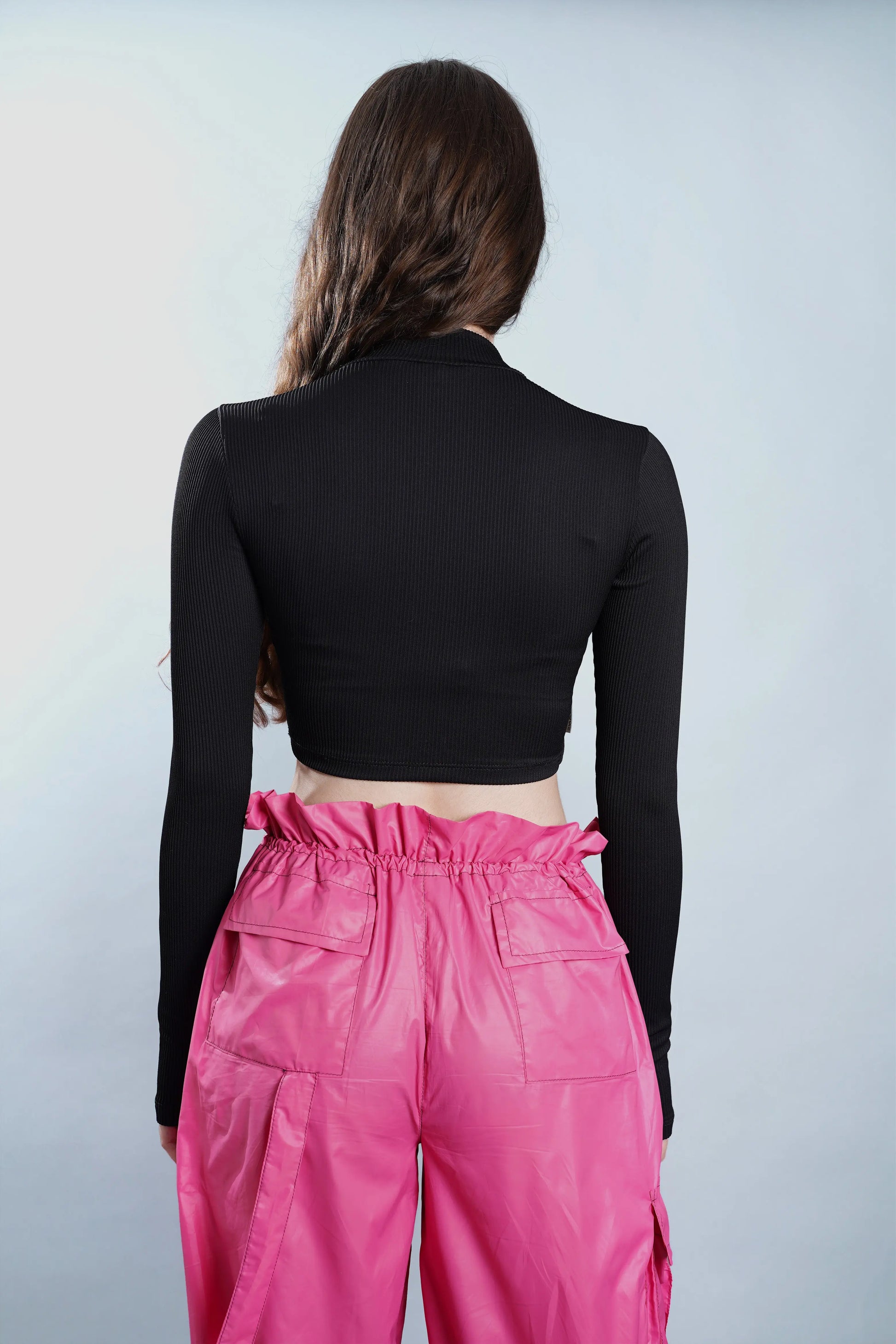 Camiseta crop top negro Kavans