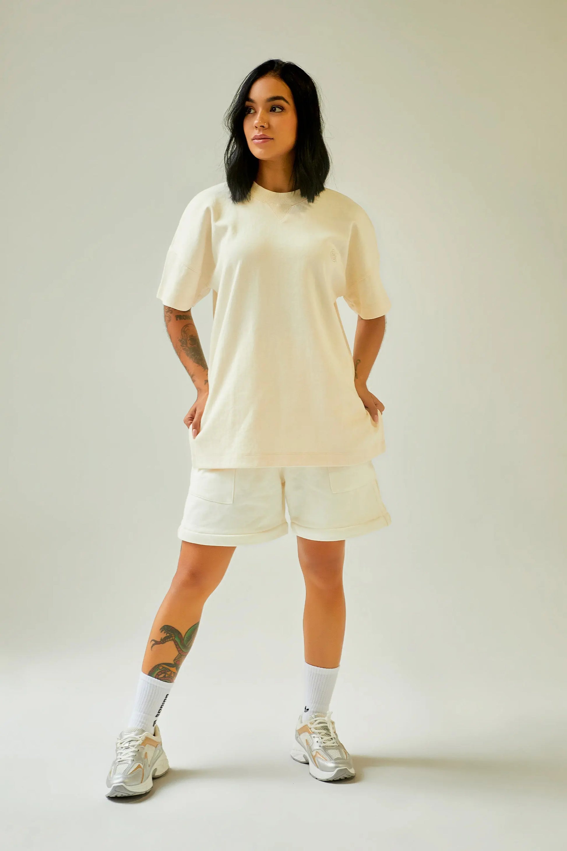 Camiseta ivory manga corta con bordado Kavans