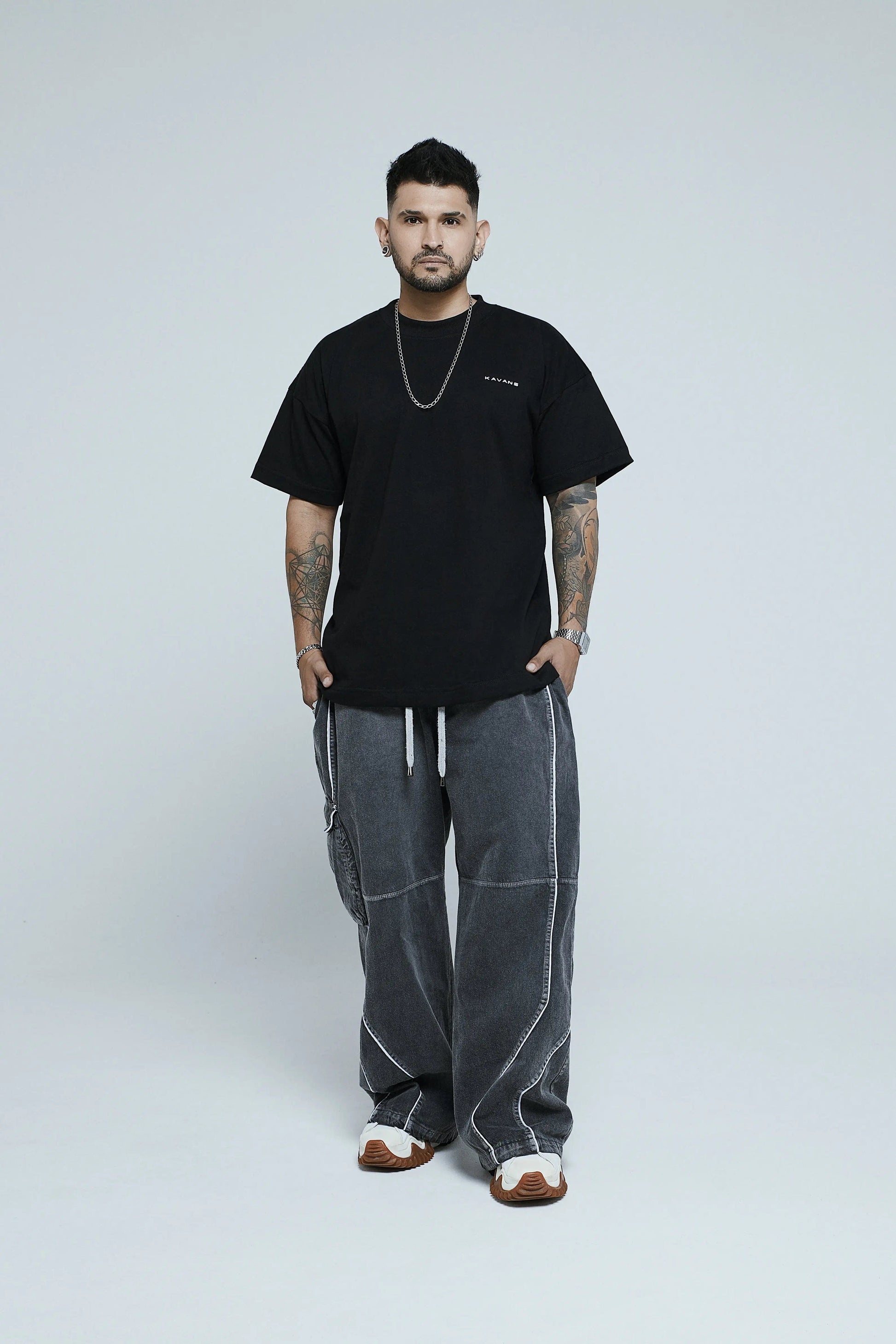 Camiseta oversized negra con estampado - Kavans