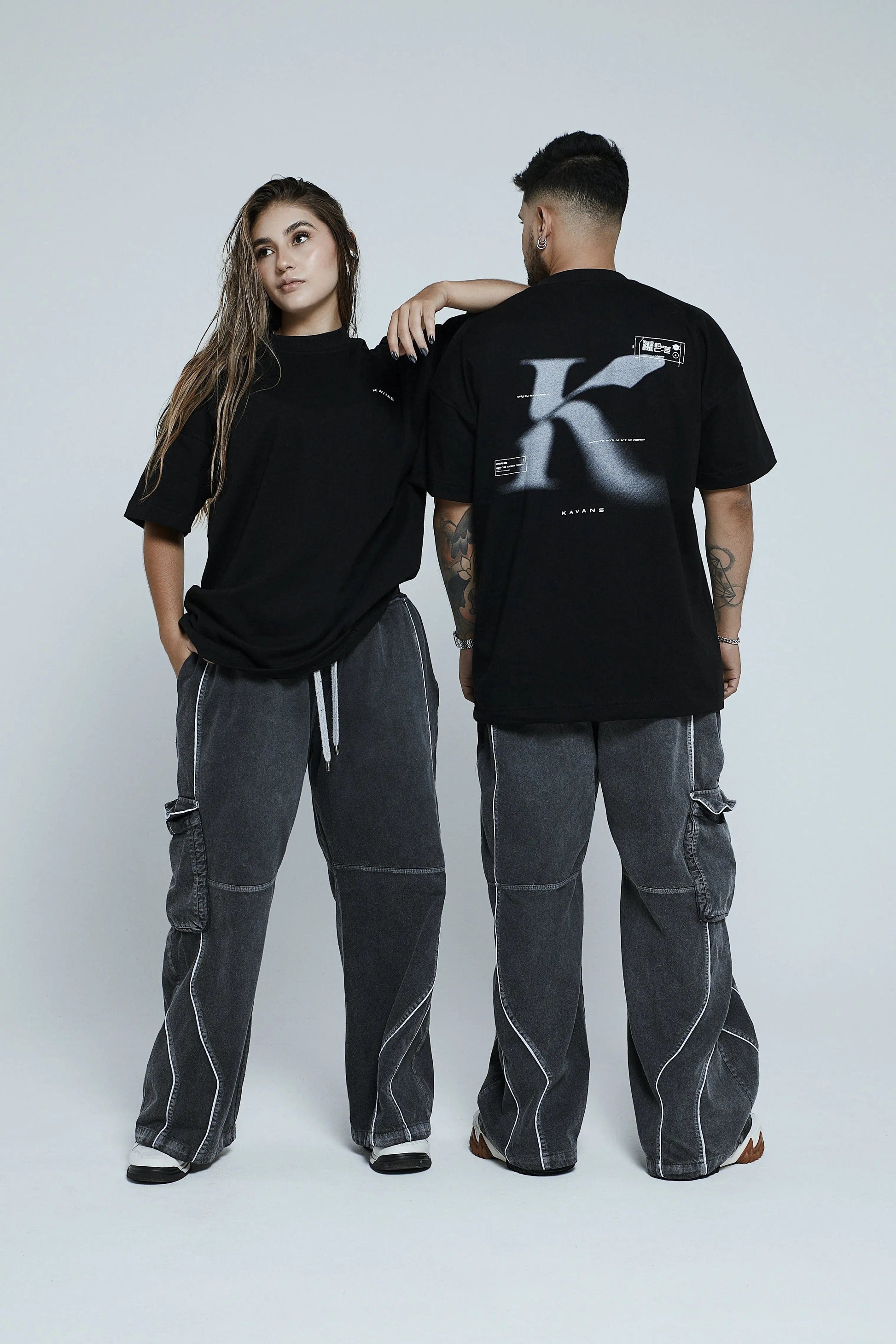 Camiseta oversized negra con estampado - Kavans