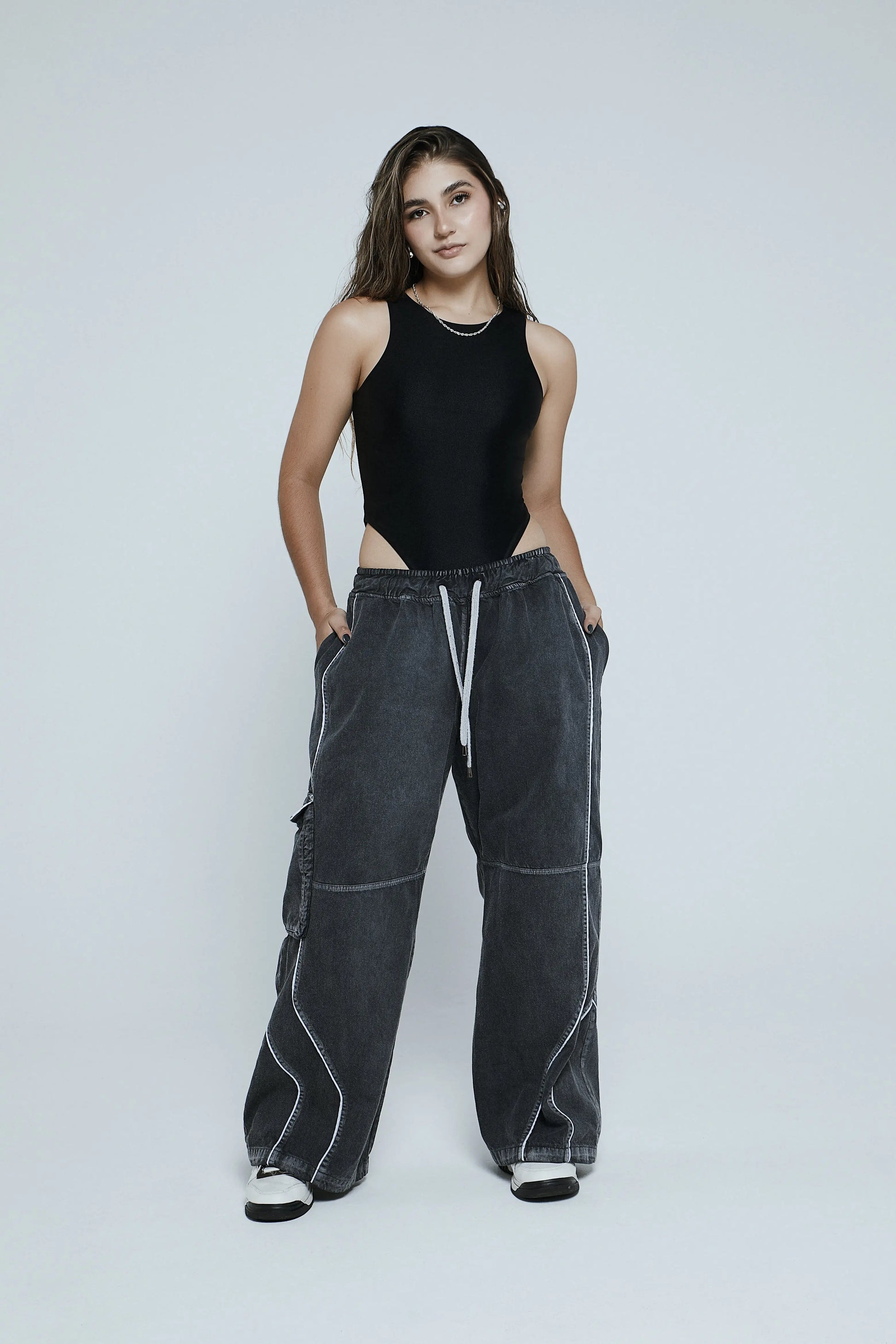 Pantalón cargo gris con cortes - Kavans