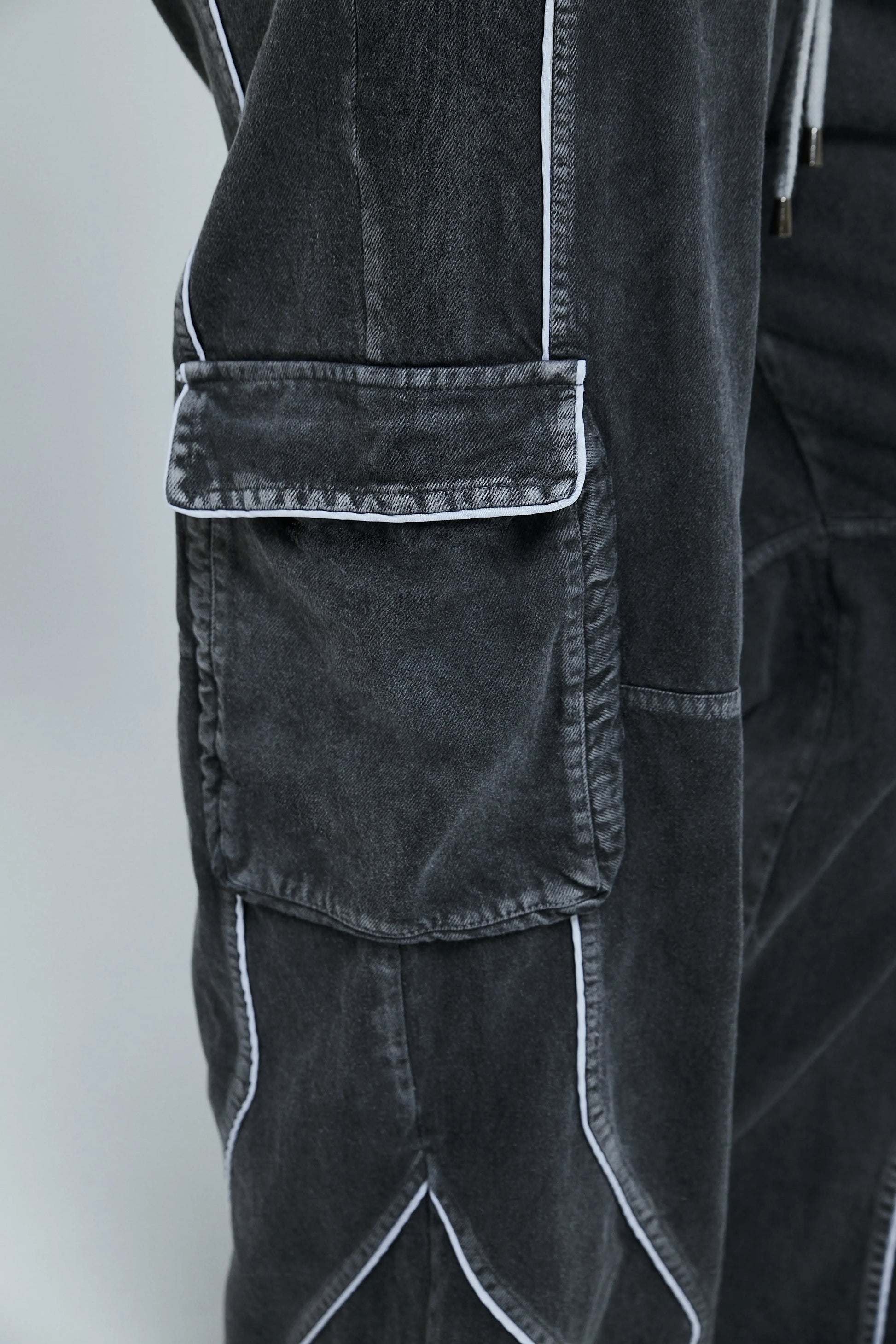 Pantalón cargo gris con cortes - Kavans