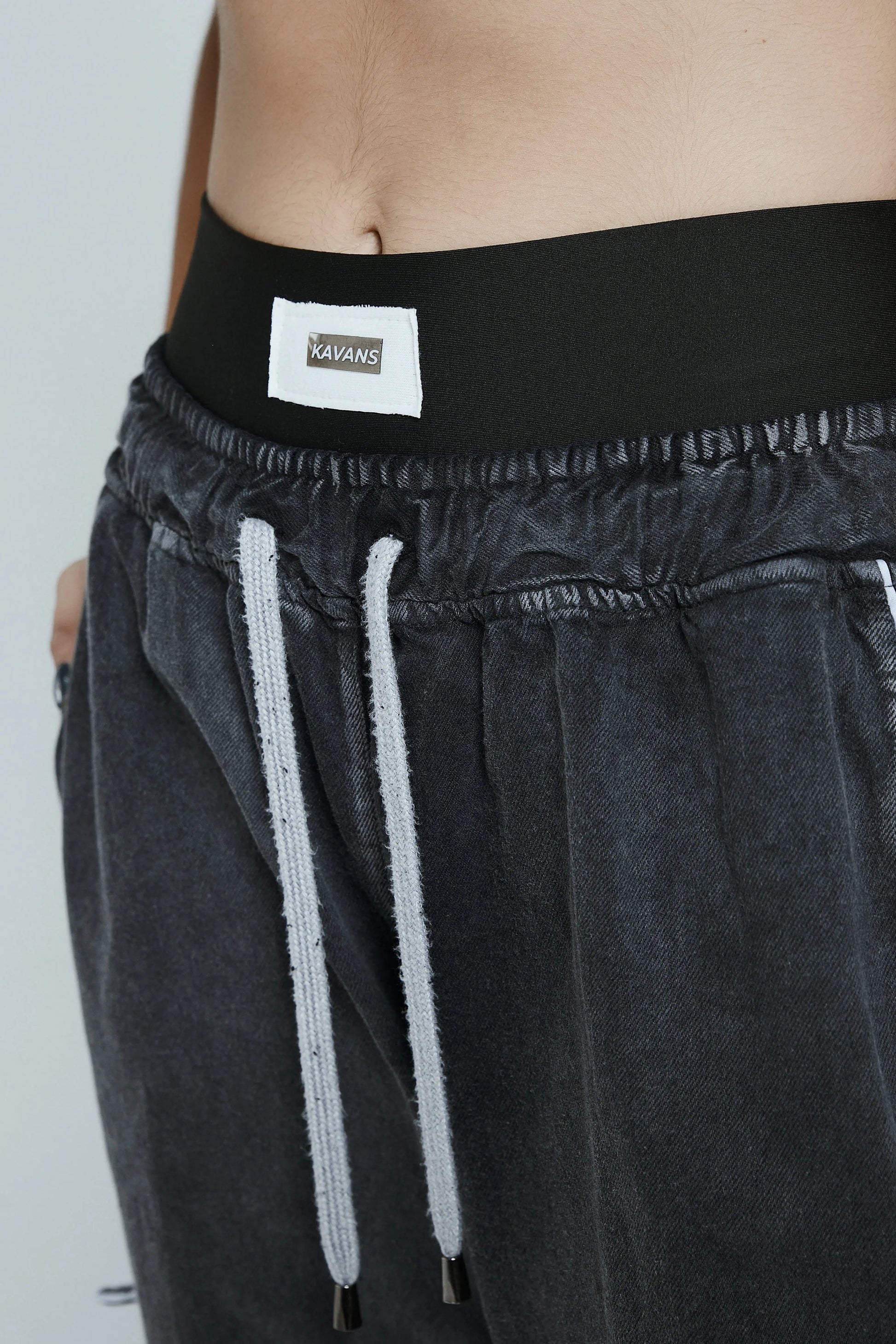 Pantalón cargo gris con cortes - Kavans