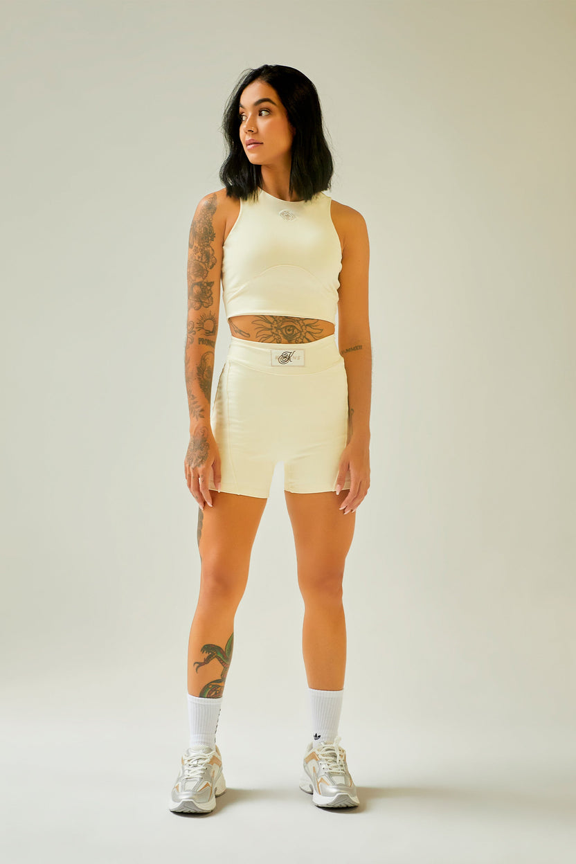 Biker deportivo ivory con cortes y aplique Kavans