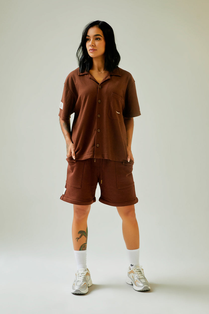 Camisa chocolate manga corta con bolsillo bordado Kavans