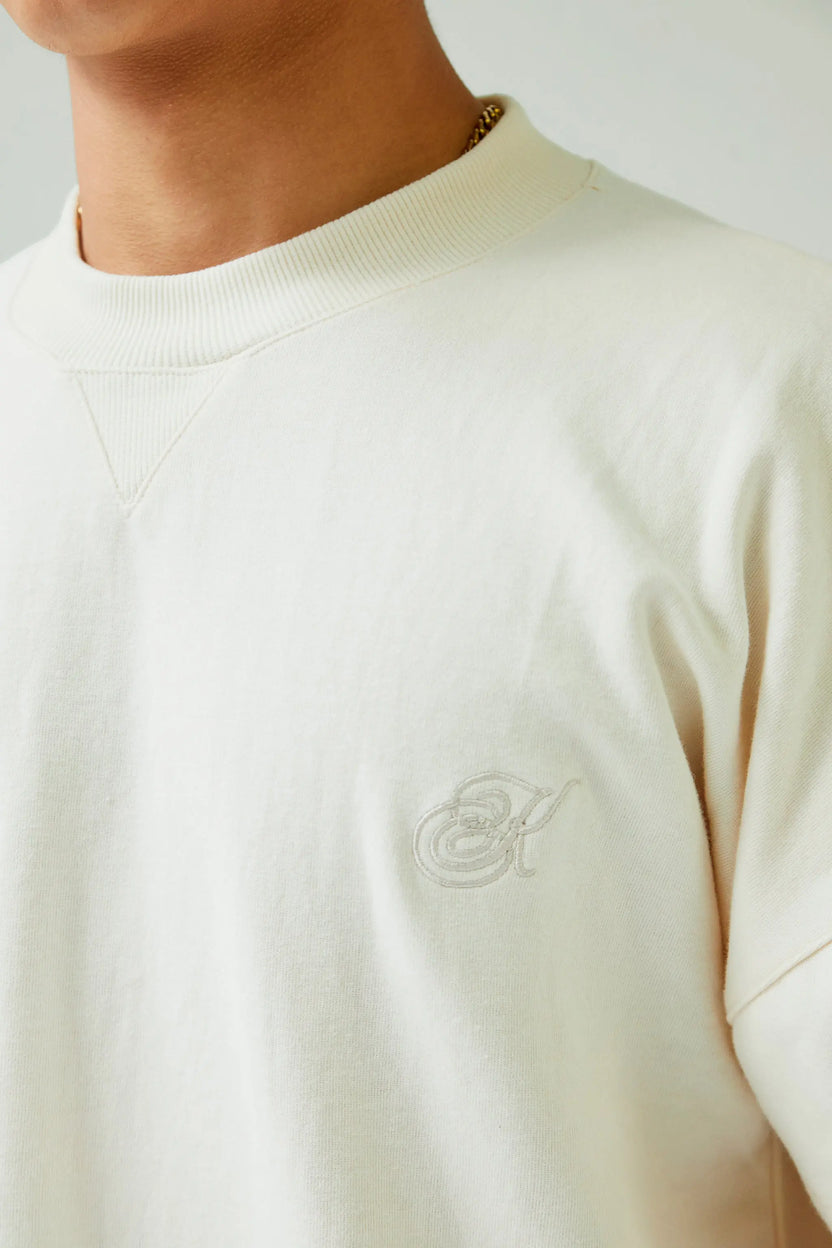 Camiseta ivory manga corta con bordado Kavans