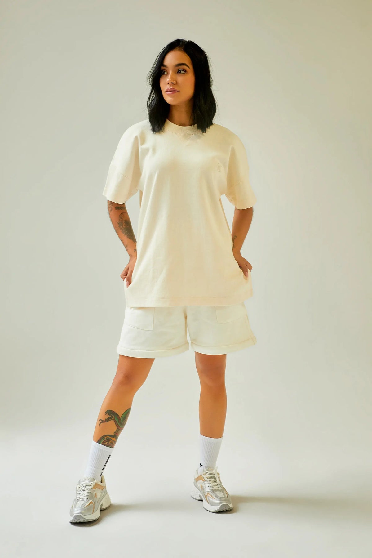 Camiseta ivory manga corta con bordado Kavans