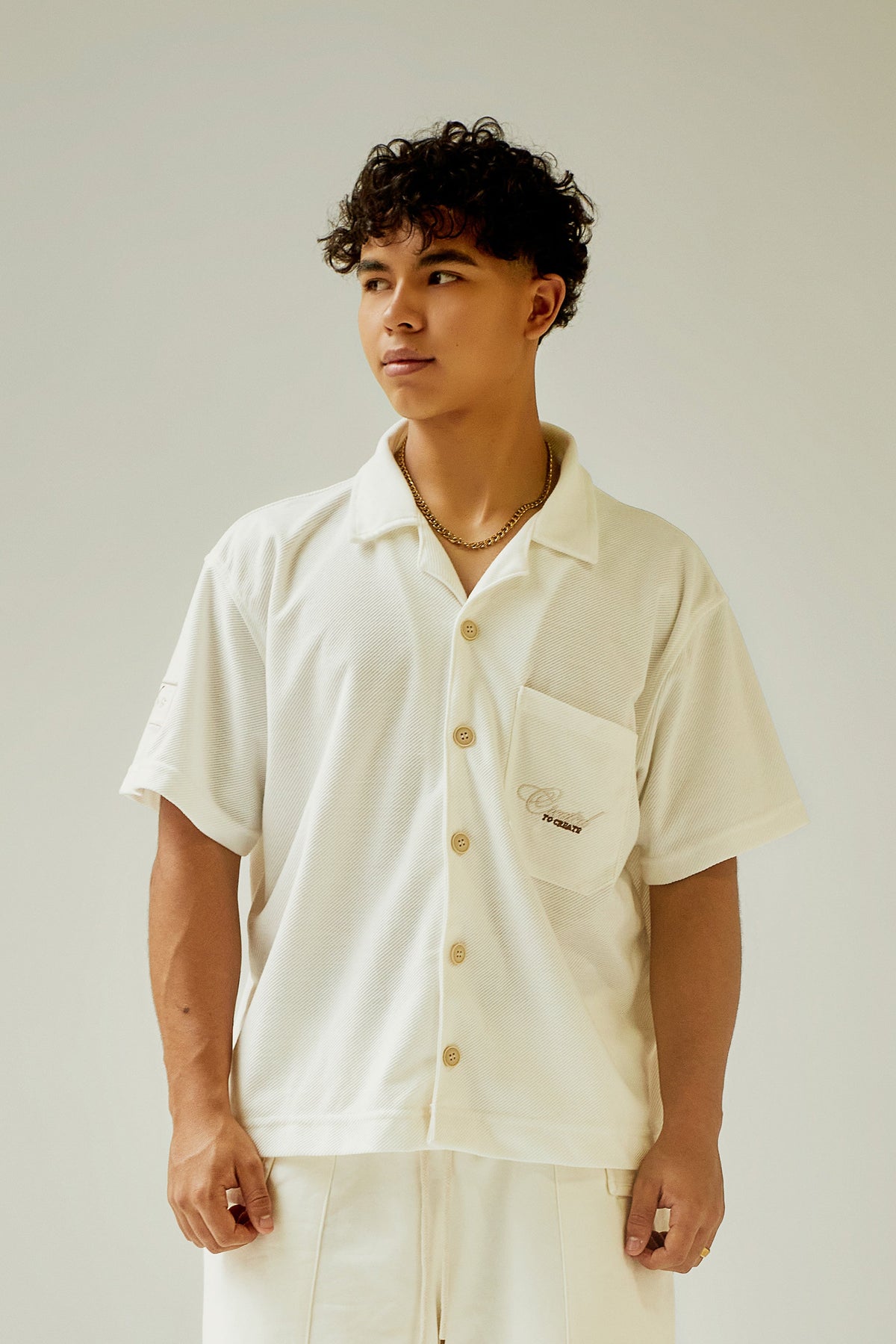 Camisa ivory manga corta con bolsillo bordado Kavans