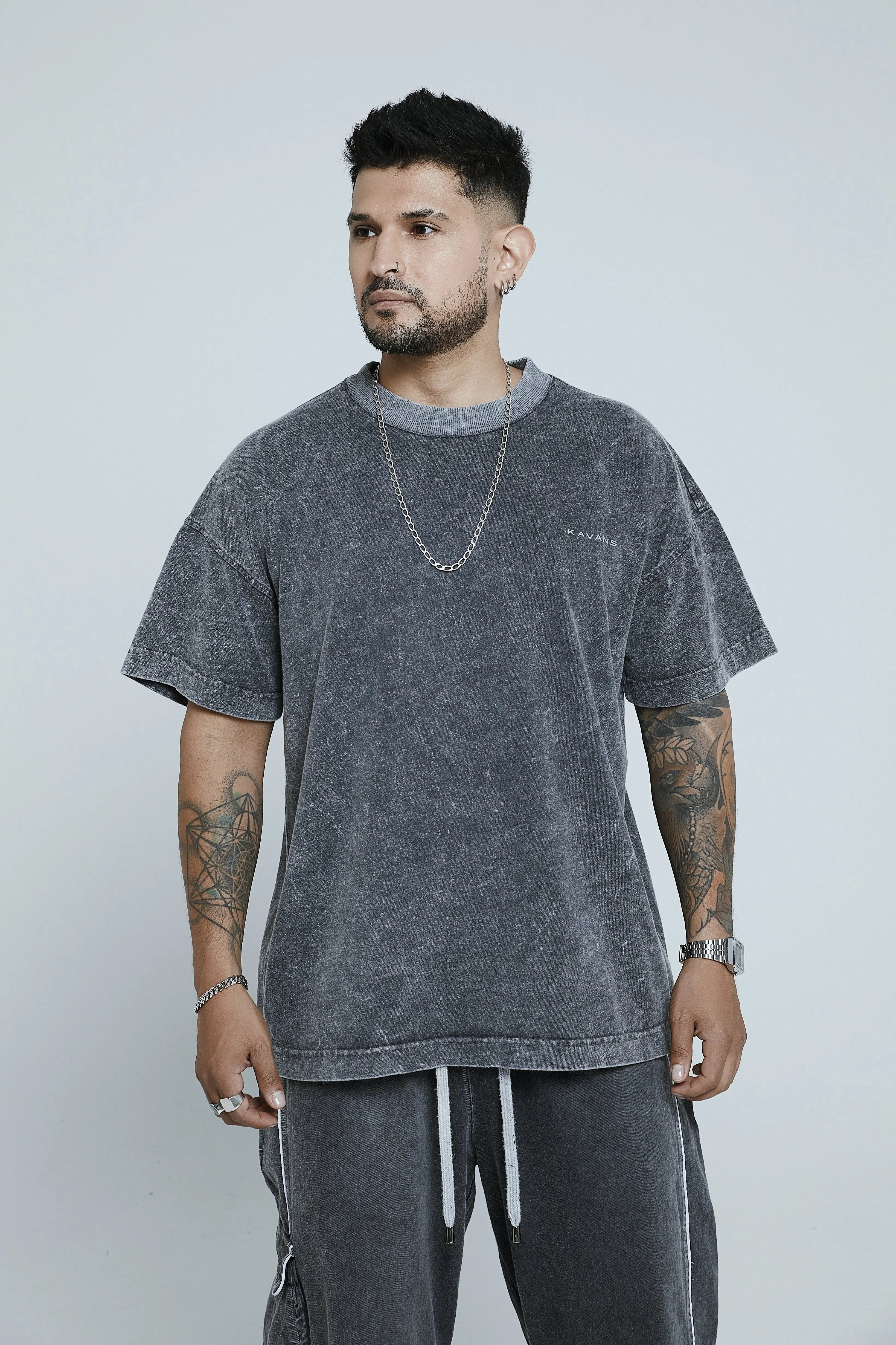 Camiseta oversized gris con efecto