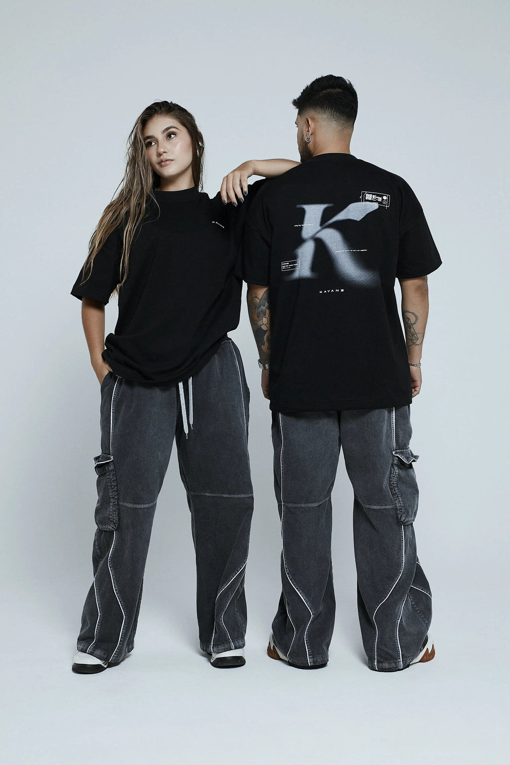 Camiseta oversized negra con estampado - Kavans